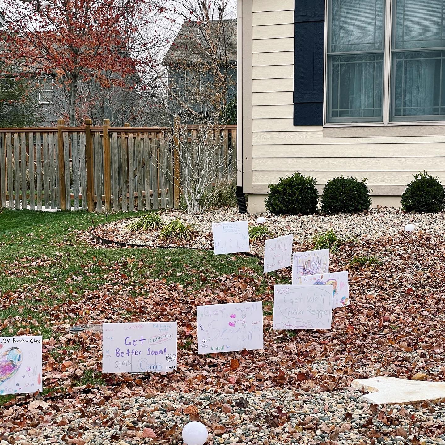 Thank you, Legacy campuses for filling Pastor Reggie and Shara’s yard with love! Your prayers are carrying them through this time of isolation. To Pastor Reggie and Shara, we are rooting for you and are eager to be reunited with you! 🙌